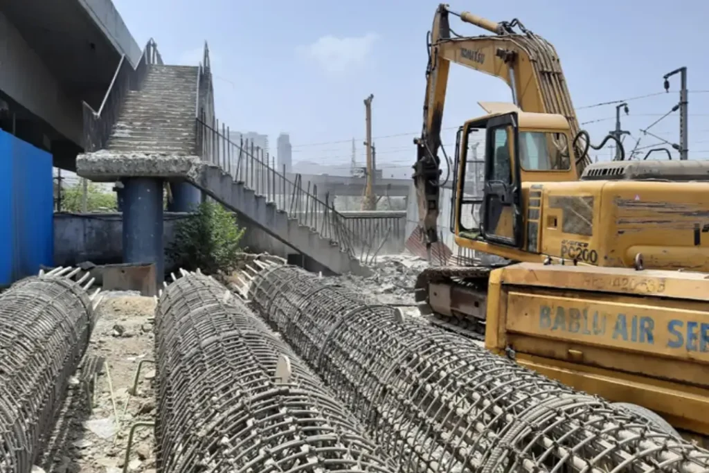 Construction of ROB on Turbhe & Mankhurd Railway Station